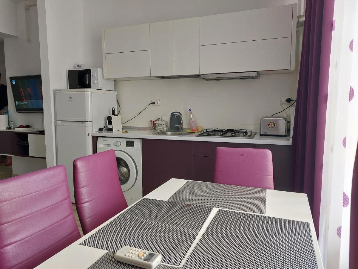 By The Sea Summerland Mamaia Apartment